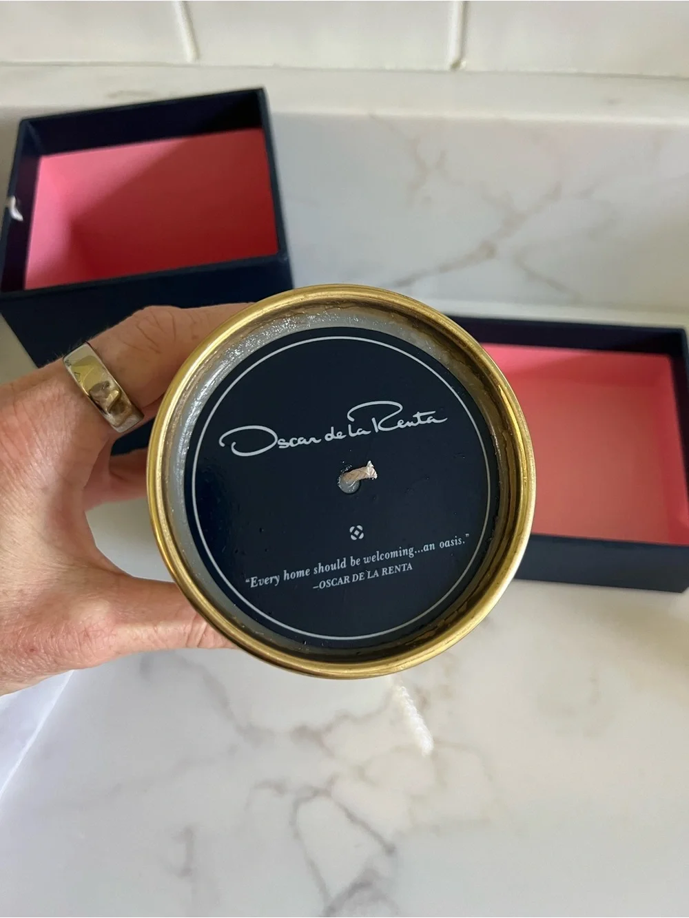 NIB Oscar de la Renta Country Cedarwood Candle